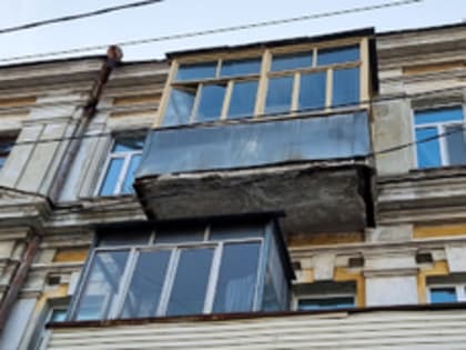 Суд может обязать собственников демонтировать остекление всех балконов исторического здания на Посьетской (ФОТО)