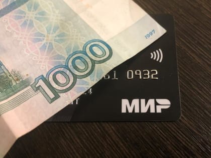 Стало известно, почему лучше не снимать всю пенсию с карты «Мир» в декабре