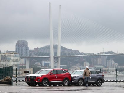 Во Владивосток стали завозить больше автомобилей из-за рубежа