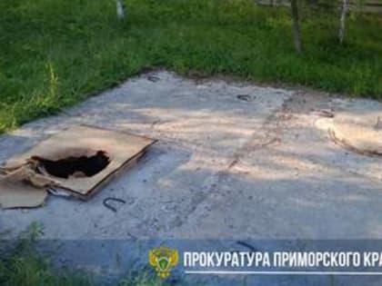 Девятилетний мальчик упал в открытый люк в Уссурийске