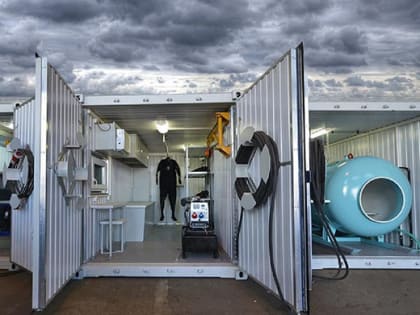 В Приморье 55 часов спасали в барокамере неудачливого водолаза