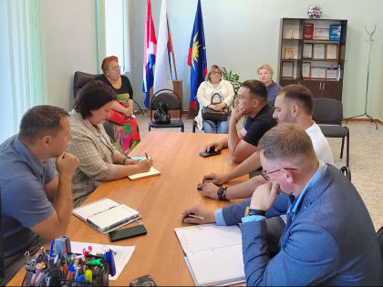 Вместе с компаниями-перевозчиками и жителями поселка Артемовский обсудили насущные вопросы пассажирских перевозок по маршруту №2 «Артем-Центр-Артем ГРЭС».