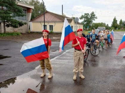 Велопробег, приуроченный ко Дню Государственного флага РФ прошёл на центральном стадионе и площади им. С.М. Кирова