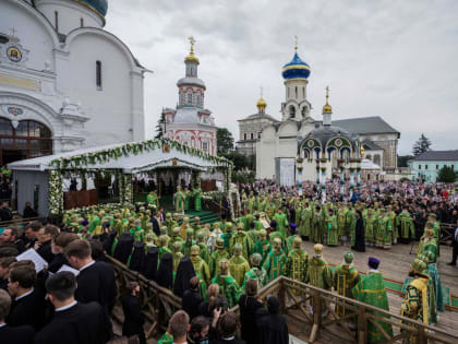 В канун праздника обретения мощей преподобного Сергия Радонежского митрополит Владимир сослужил Святейшему Патриарху Кириллу за всенощным бдением в Троице-Сергиевой лавре