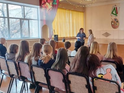 «Девичьи секреты» обсуждают подростки в Приморье