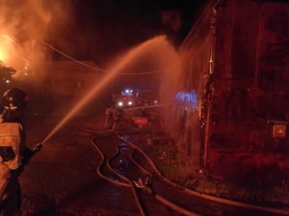 «Одна из квартир горела изнутри»: серьёзный пожар произошёл в Приморье