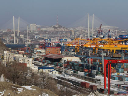 Владивостокский морской торговый порт установил новый рекорд по выгрузке контейнеров