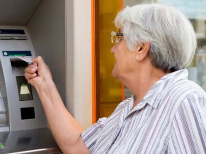 Уже с сегодняшнего дня: Сбербанк предупредил всех, кто получает пенсию на банковскую карту