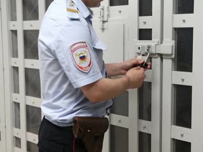 В Приморье пьяный уголовник-рецидивист решил «догнаться» и напал на женщину
