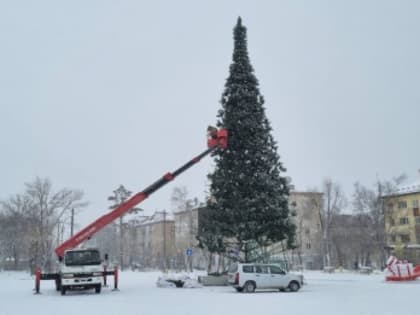 Монтаж зимнего городка полным ходом идет в Артеме