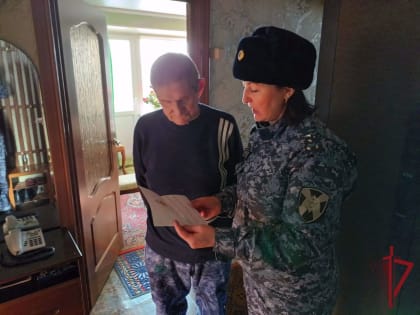 Во Владивостоке росгвардейцы поздравили ветерана Великой Отечественной войны с Новым годом