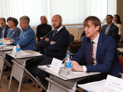 Экзоскелет и голосовой робот: в Приморье получатели грантов отчитались о реализации своих проектов