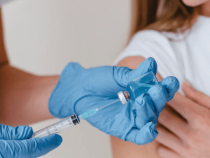 Иммунолог рассказал о разработке вакцины от оспы обезьян в России