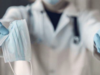 ВОЗ призвала все страны мира вернуть масочный режим