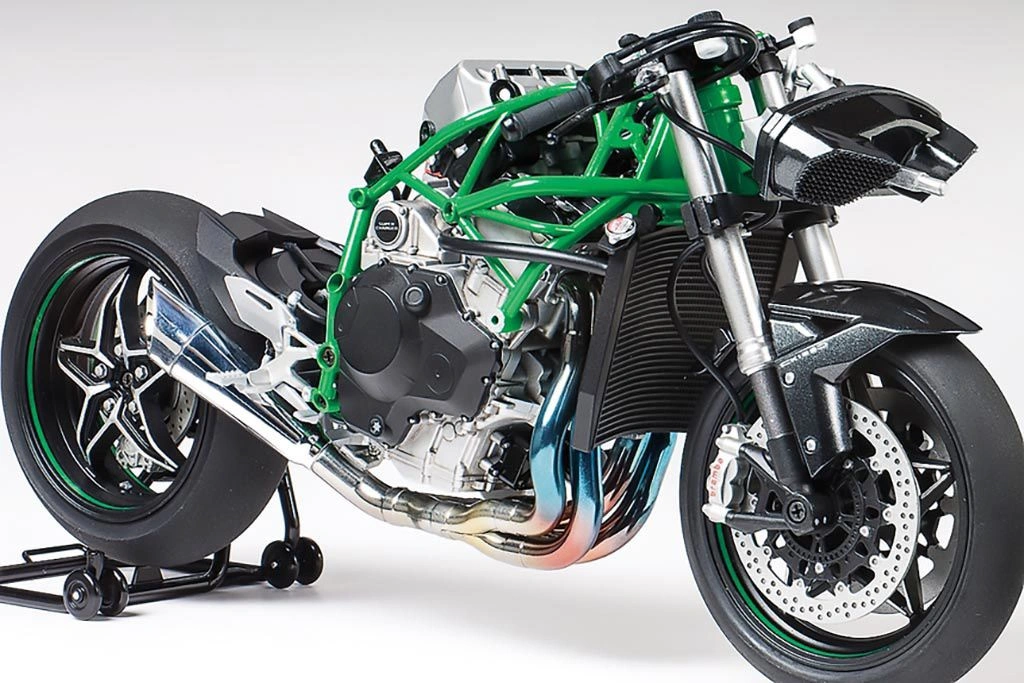 Right side view of a partly assembled Kawasaki Ninja H2R 1/12 scale model