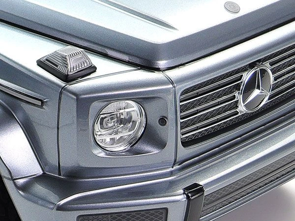 Close-up view of the headlights and bumper of an assembled Mercedes-Benz G 500 1/10 scale model
