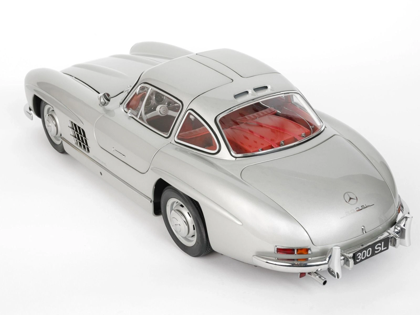 Rear view of an assembled Mercedes 300 SL 1/8 scale model