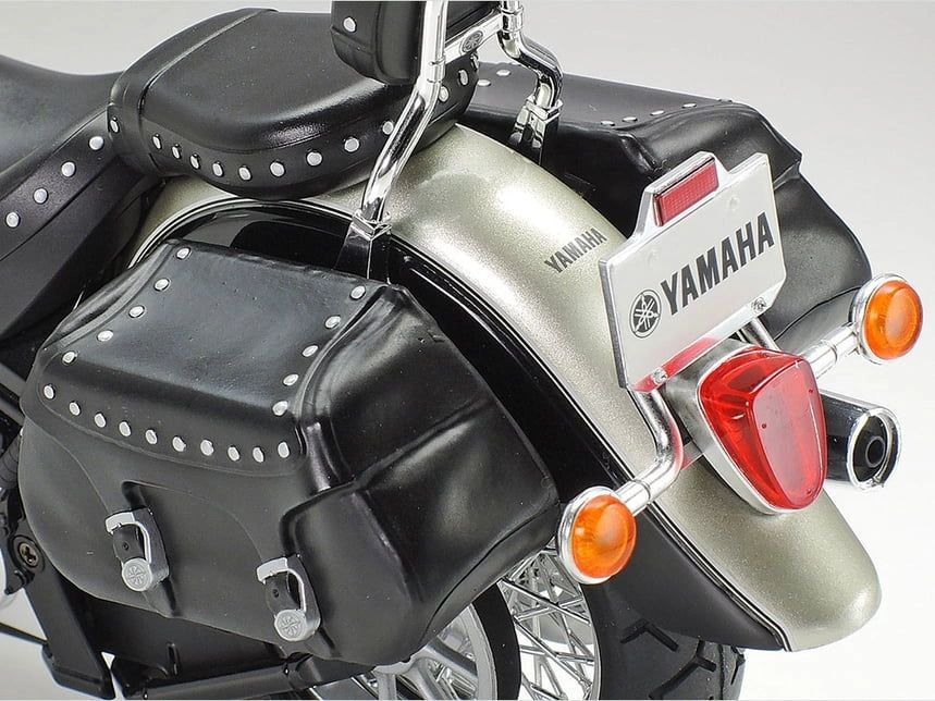 Close-up view of the rear of an assembled Yamaha Xv1600 Road Star 1/12 scale model