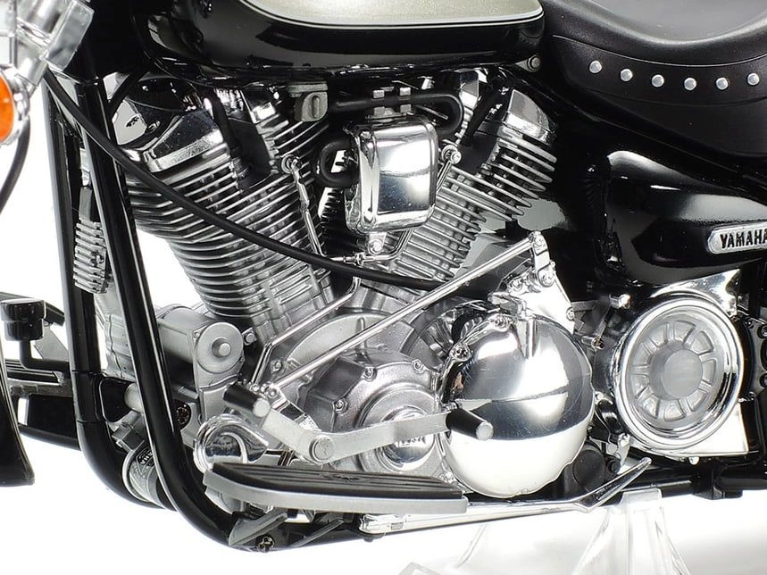 Close-up view of the engine of an assembled Yamaha Xv1600 Road Star 1/12 scale model