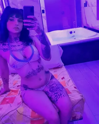 Detalle de foto perfil de ariana en Asmodeo.net