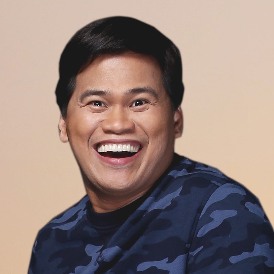 Ogie Diaz, entertainment vlogger and comedian who commented on the Kim Chiu-Ryzza Mae issue