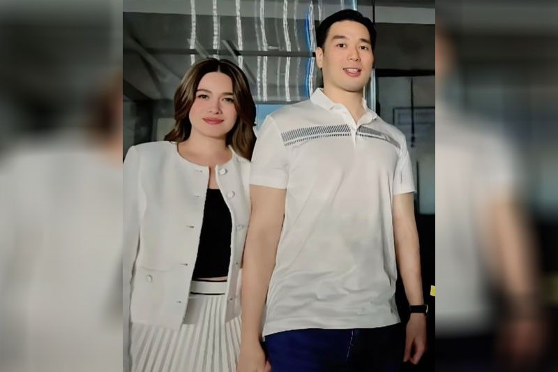 Bea Alonzo and Vincent Co newlyweds at Makati City Hall after civil wedding