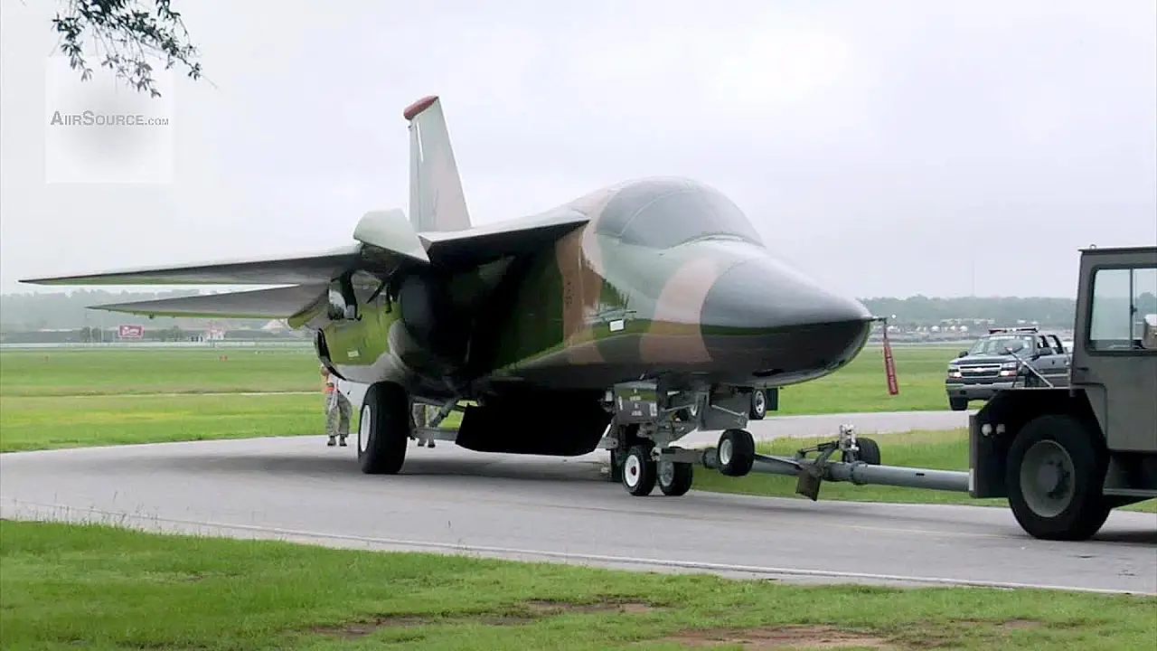 The F111 Aardvark A History of Innovation and Controversy