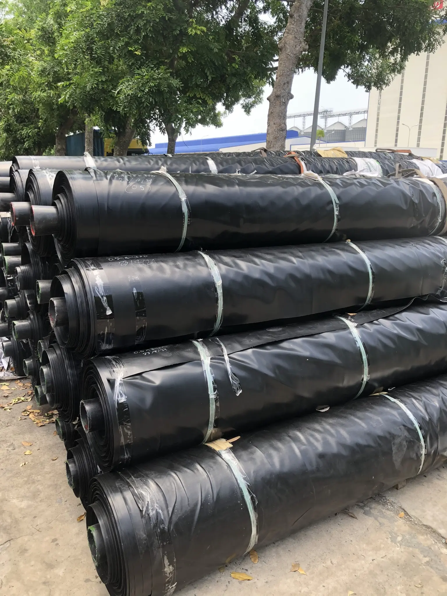 Màng Chống Thấm HDPE Dày 0.3mm - Giải Pháp Đột Phá Cho Xây Dựng Bền Vững