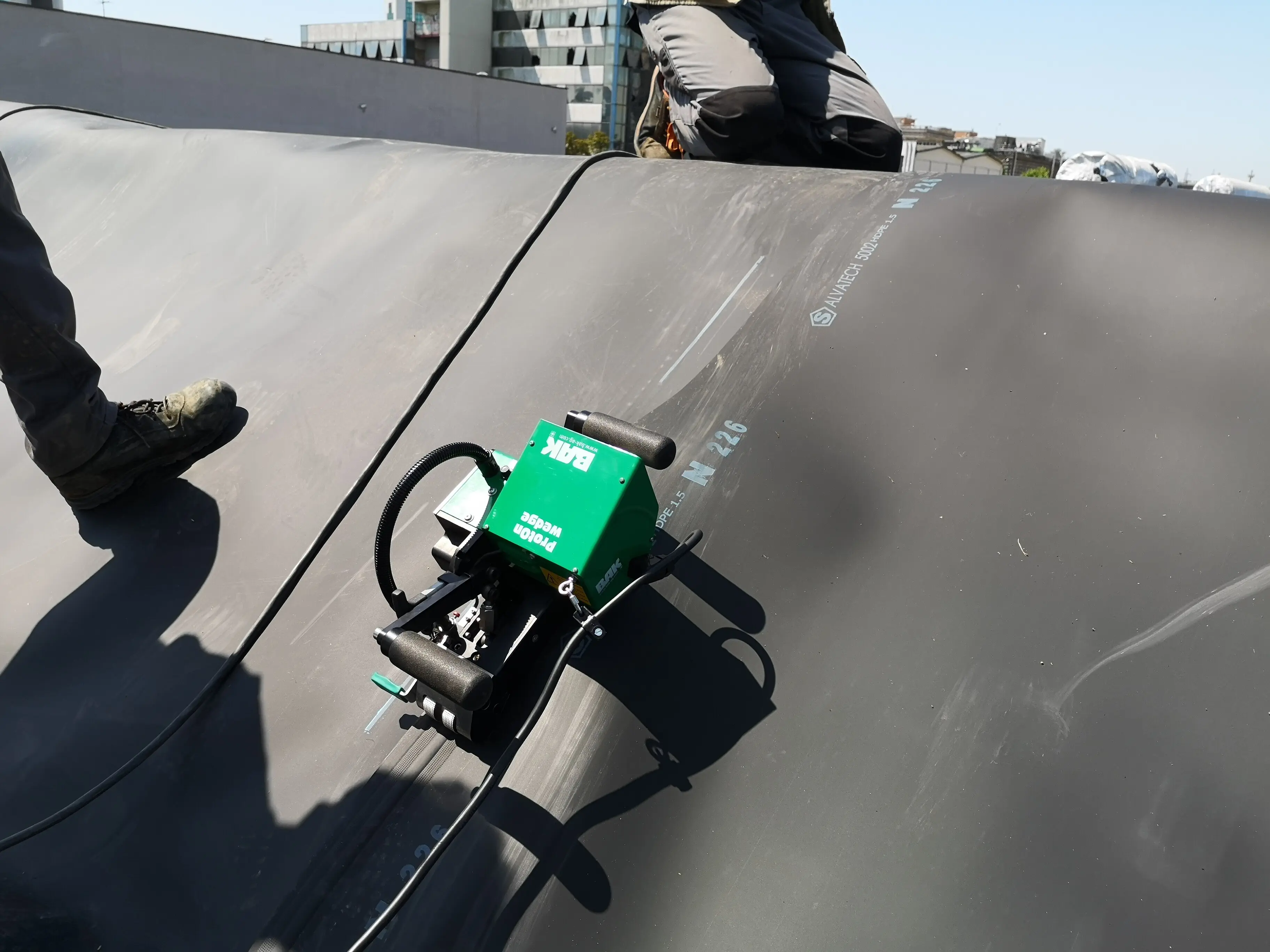 Máy hàn bạt HDPE ProtOn WEDGE - Giải pháp hàn geomembrane nhỏ gọn, hiệu suất cao