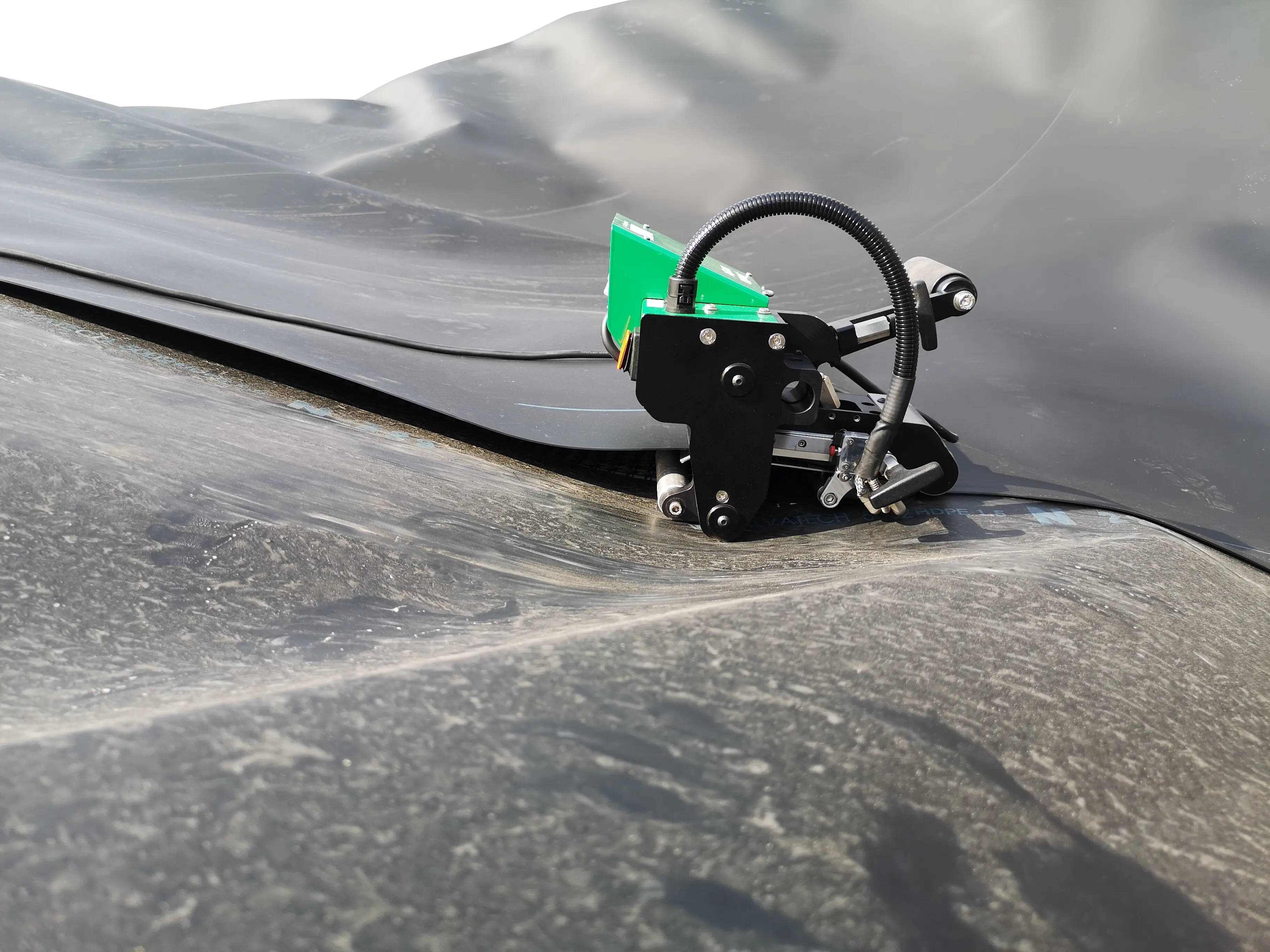 Máy hàn bạt HDPE ProtOn WEDGE - Giải pháp hàn geomembrane nhỏ gọn, hiệu suất cao
