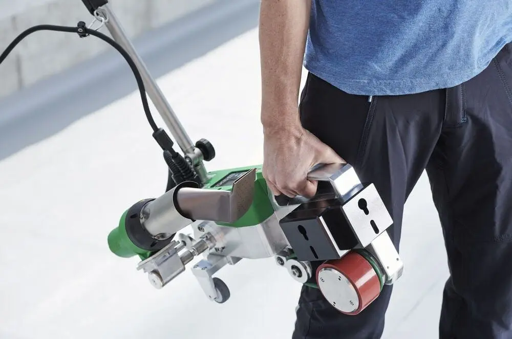 Máy hàn bạt nhựa UNIROOF 300 - Giải pháp hàn tối ưu cho mọi công trình