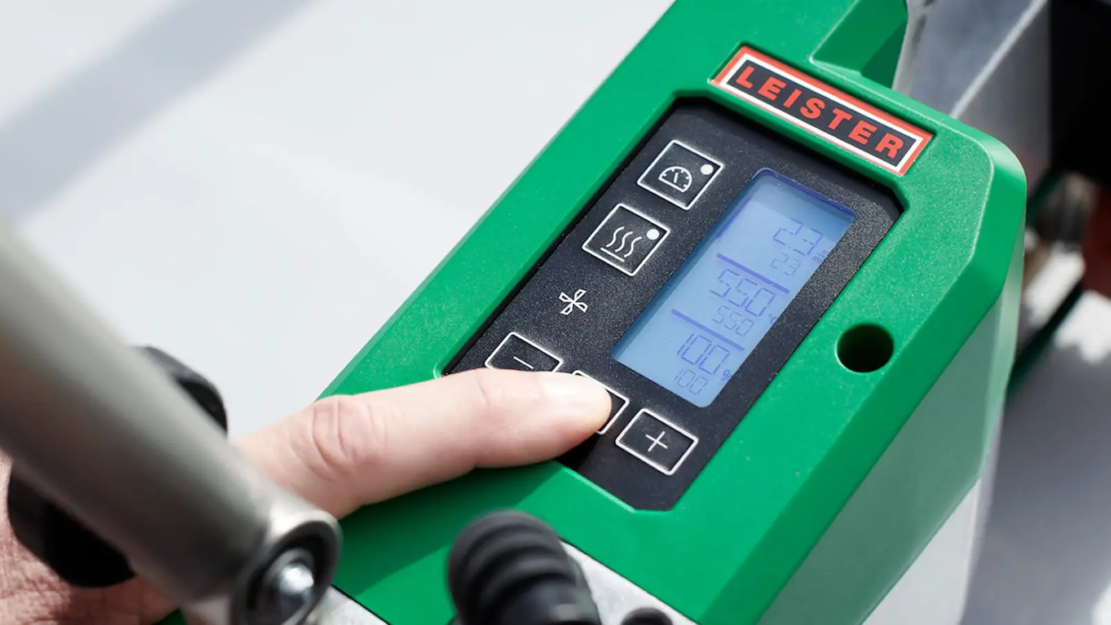 Máy hàn bạt nhựa UNIROOF 300 - Giải pháp hàn tối ưu cho mọi công trình