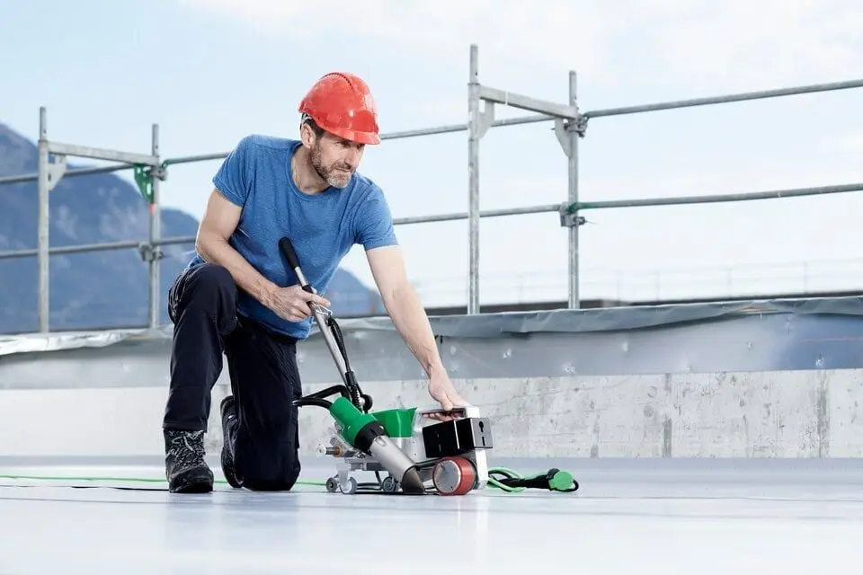 Máy hàn bạt UNIROOF 700 - Giải pháp tối ưu cho công trình nhựa - Bước đột phá công nghệ