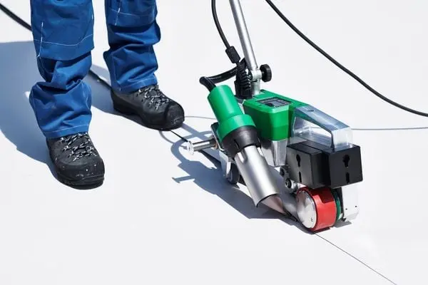 Máy hàn bạt UNIROOF 700 - Giải pháp tối ưu cho công trình nhựa - Bước đột phá công nghệ
