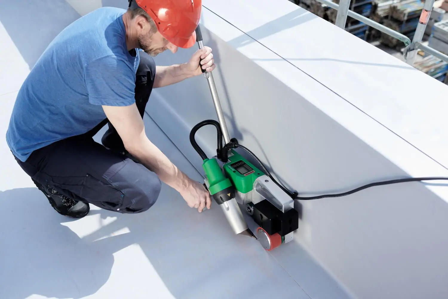 Máy hàn bạt UNIROOF 700 - Giải pháp tối ưu cho công trình nhựa - Bước đột phá công nghệ