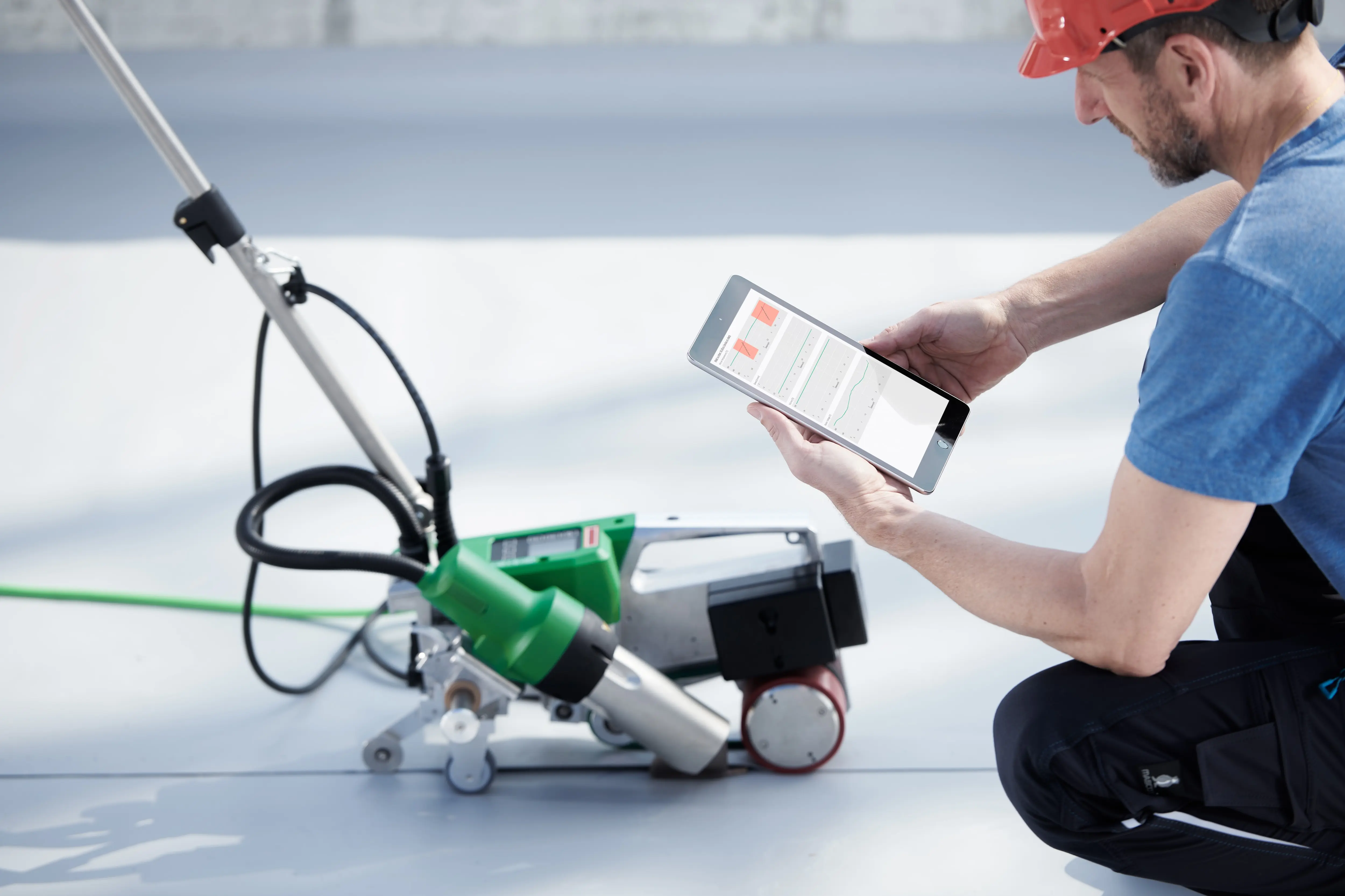 Máy hàn bạt UNIROOF 700 - Giải pháp tối ưu cho công trình nhựa - Bước đột phá công nghệ