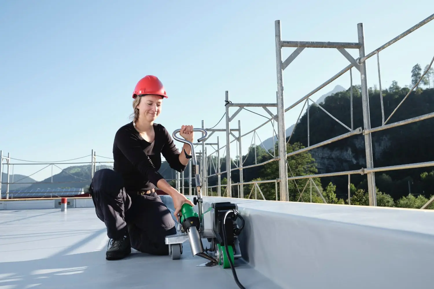 Máy hàn bạt Leister VARIMAT 500 - Hiệu Suất Vượt Trội Cho Mọi Công Trình
