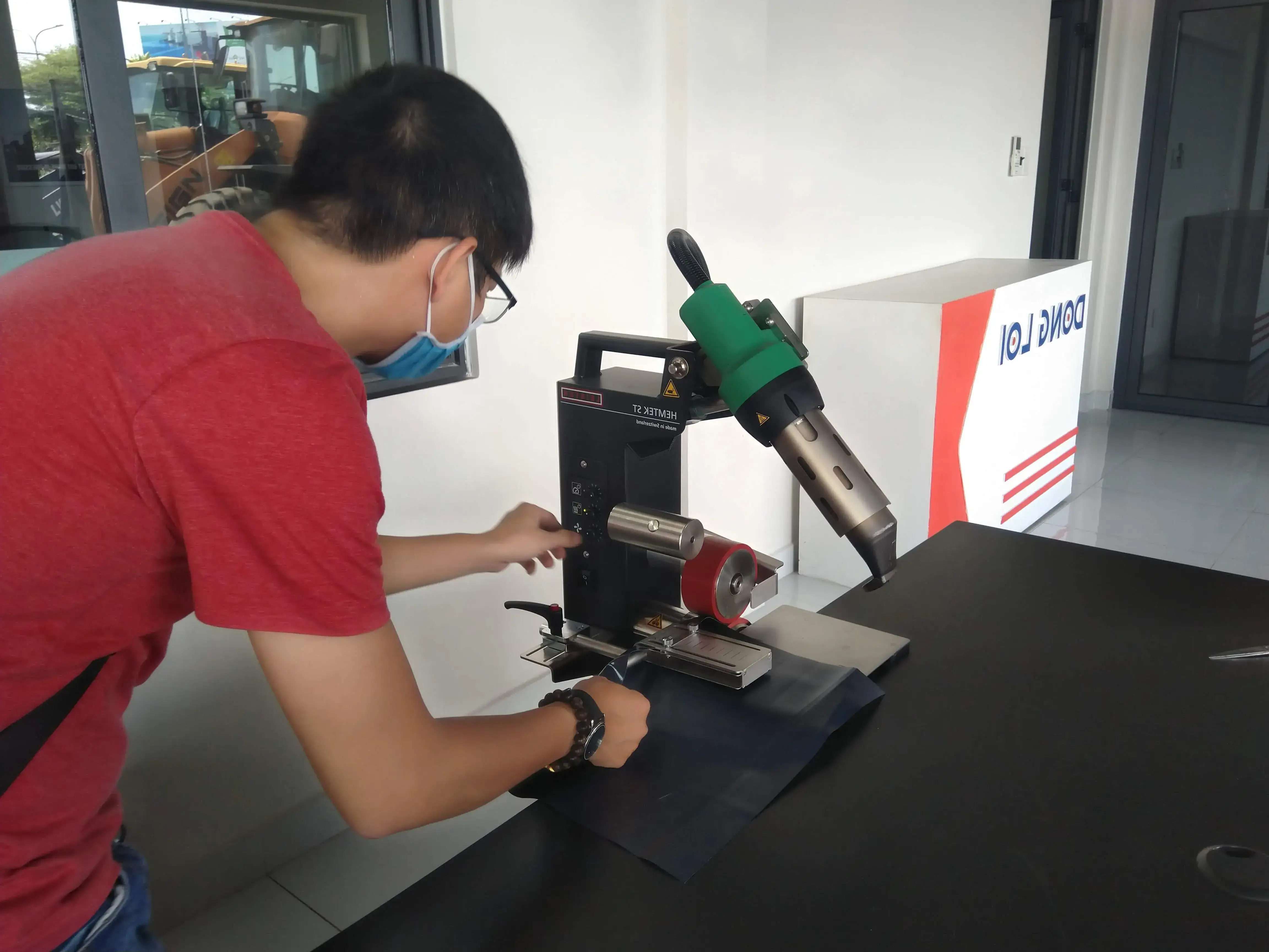 Máy Hàn Bạt Nhựa HEMTEK K-ST - Giải Pháp Tối Ưu Cho Mọi Công Trình