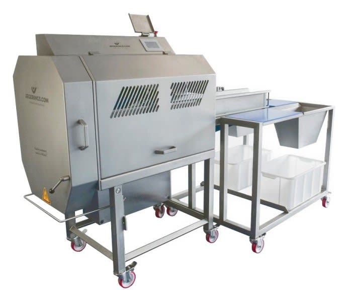 Cutting Bell Pepper/Paprika - Belt Cutting Machine BCM-1650  The belt  cutting machine BCM-1650 is perfectly suited for cutting bell pepper/paprika.  Cutting sizes can easily be adjusted on the touch screen of