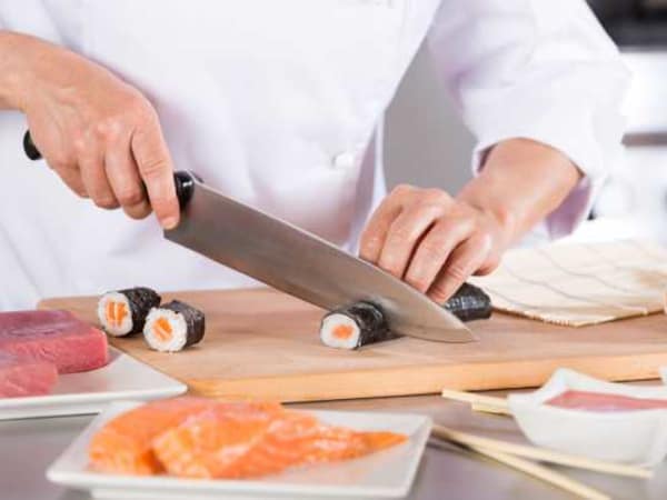 team-building-atelier-sushi-a-paris-pour-un-team-building-entre-collegues