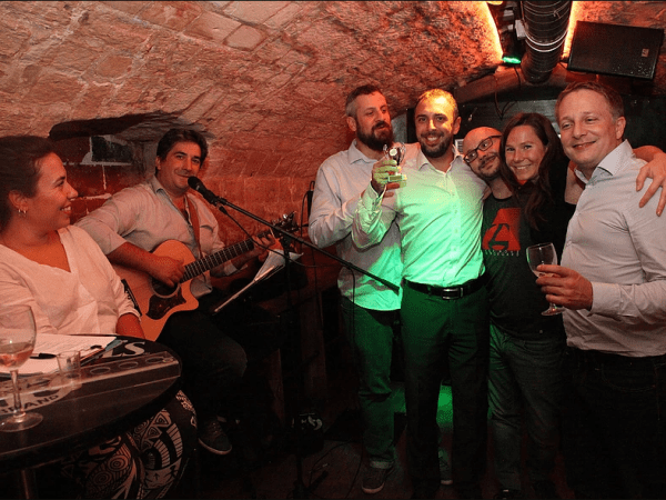 team-building-team-building-blind-test-musical-a-paris-entre-collegues