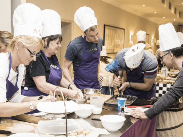 Team-Building-teambuilding-atelier-patisserie-a-paris-un-gouter-entre-collegues