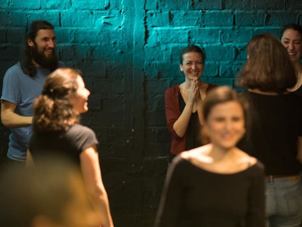 team-building-prise-de-parole-improvisation-theatrale