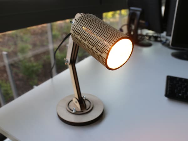 team-building-atelier-fabrication-lampe-de-bureau-autour-de-paris