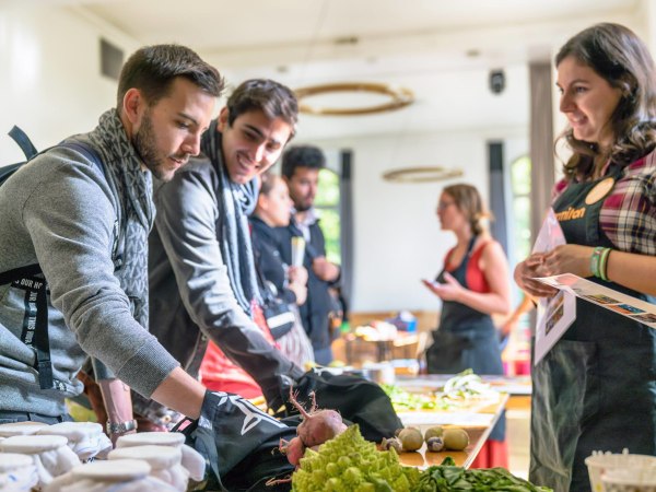 team-building-Team-Building-de-Realisation-de-Cocktails-entre-collegues-a-Paris