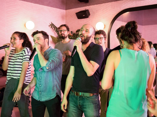 Team-Building-karaoke-a-paris-pour-un-team-building-entre-collegue