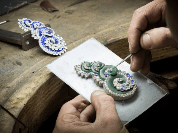team-building-Bijoux-et-joaillerie-explorez-les-etapes-de-creation-dun-bijou