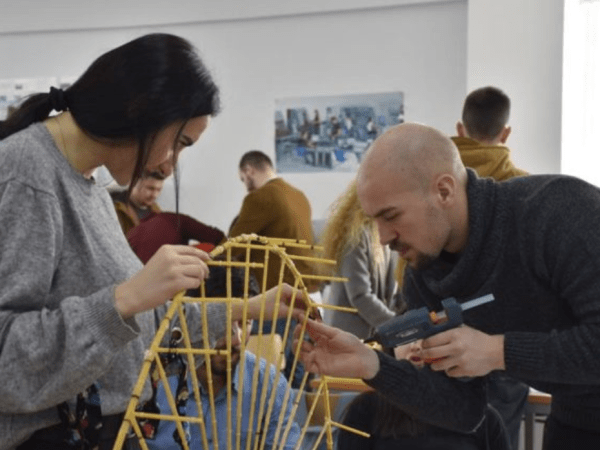 team-building-Team-Building-construction-dun-pont-du-developpement-durable