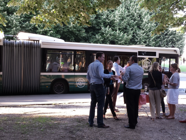 team-building-Cuisine-et-Gastronomie-accompagne-dune-escapade-bustronomme