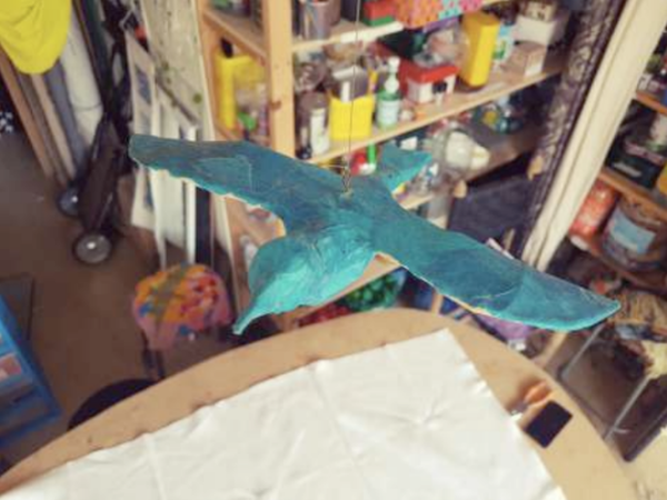 team-building-Atelier-creation-dobjets-a-partir-de-dechets-recyclables-a-Paris